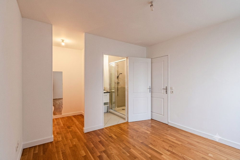 VILLEURBANNE T4 de 88 M2 DANS RESIDENCE SECURISEE