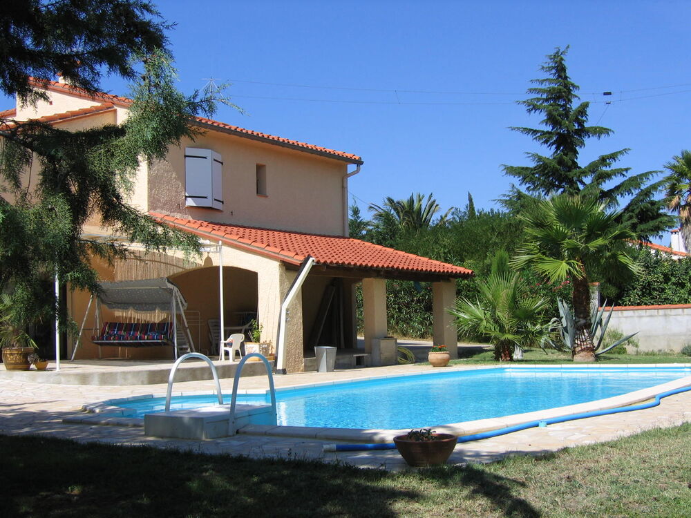 Villa 4 faces jardin arobré de 2330m2 avec piscine