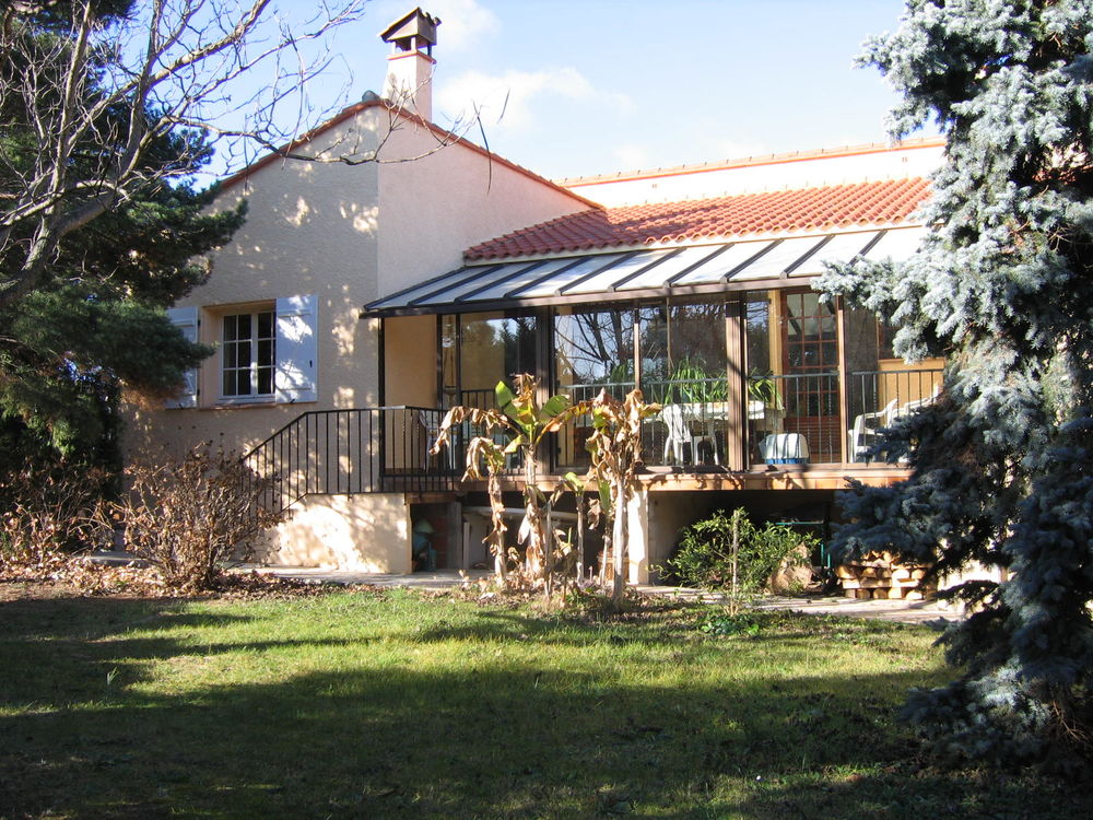 Villa 4 faces jardin arobré de 2330m2 avec piscine