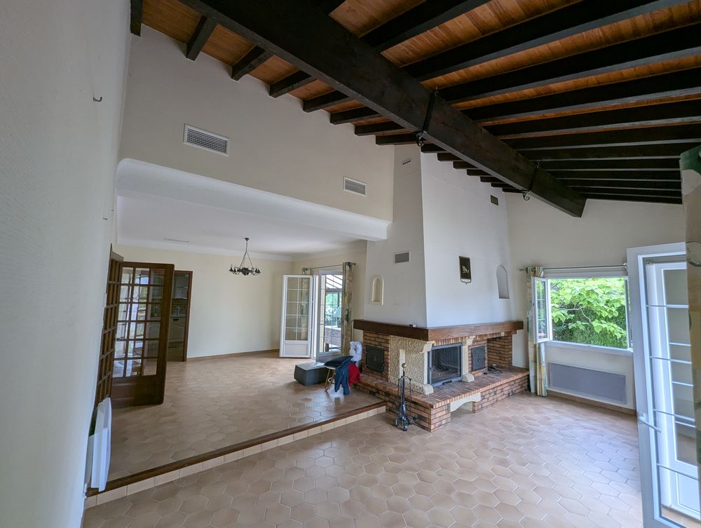Villa 4 faces jardin arobré de 2330m2 avec piscine