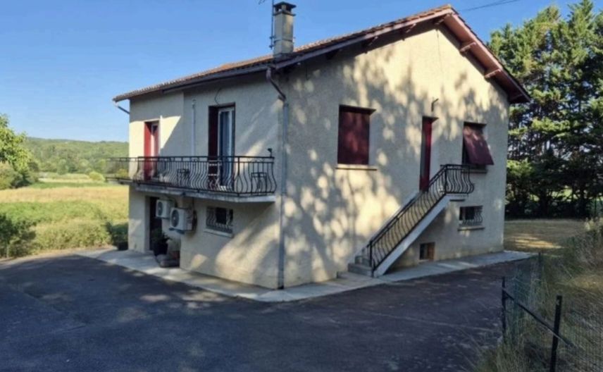 Maison familiale 4 chambres avec grand terrain et sous-sol