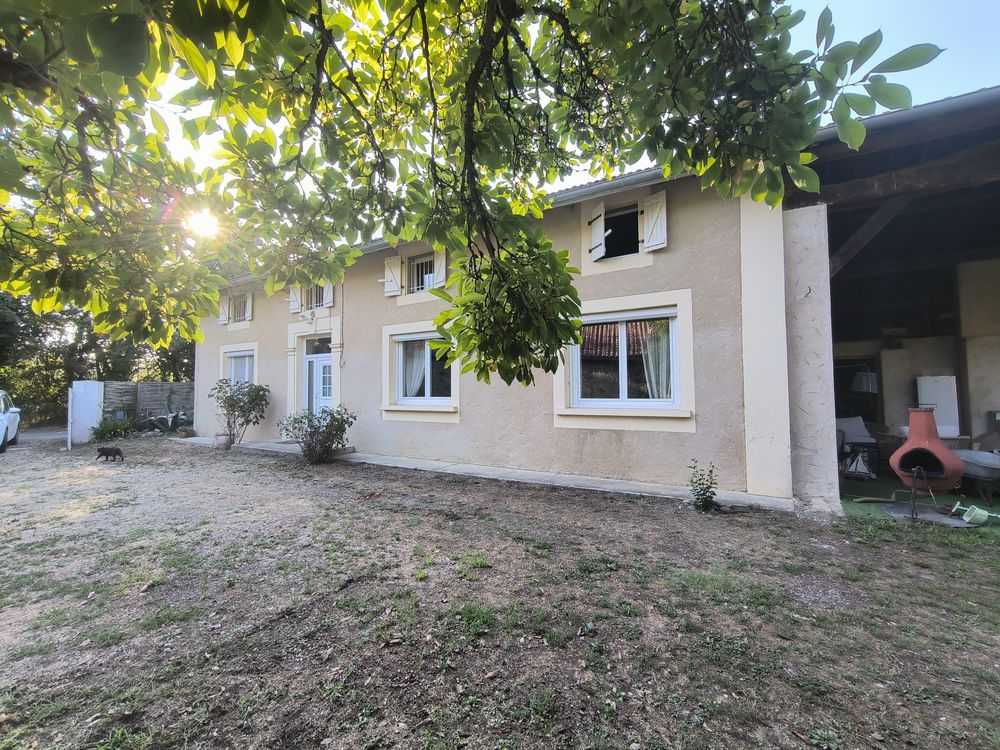 Ancienne maison rénovée avec jardin et dépendance