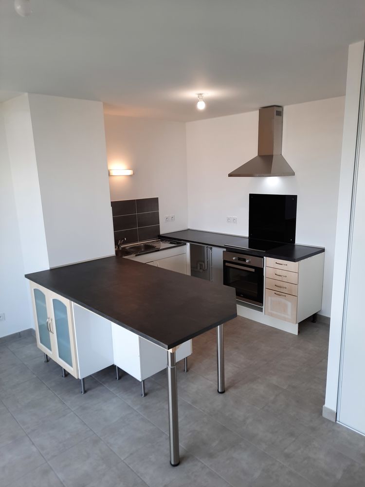 T2, 3eme étage, 44m2 + balcon 7m2 vue dégagée, loué