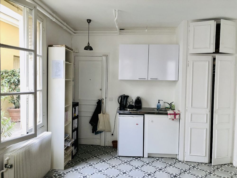 Grand studio de charme près du Panthéon dans ruelle pavée
