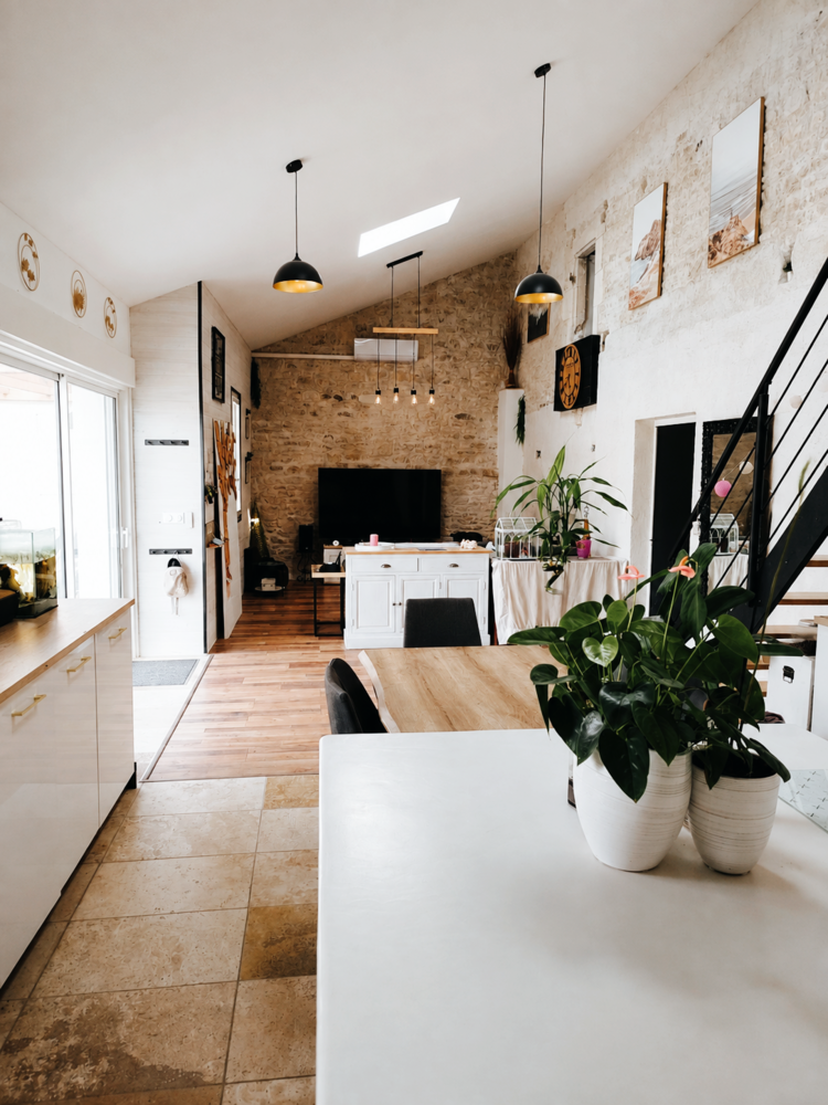 Maison de charme avec studio indépendant et dépendances