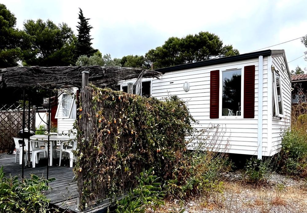 mobil home sur parcelle de 240m2