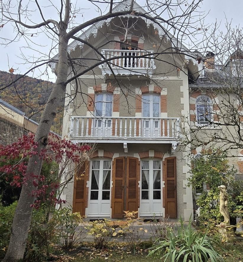 Maison bourgeoise avec jardin centre-ville Luchon