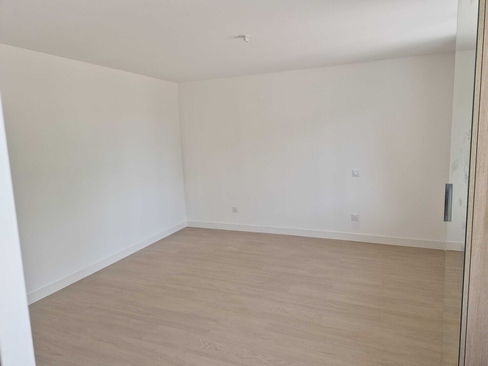 Appartement Lumineux Entièrement Rénové