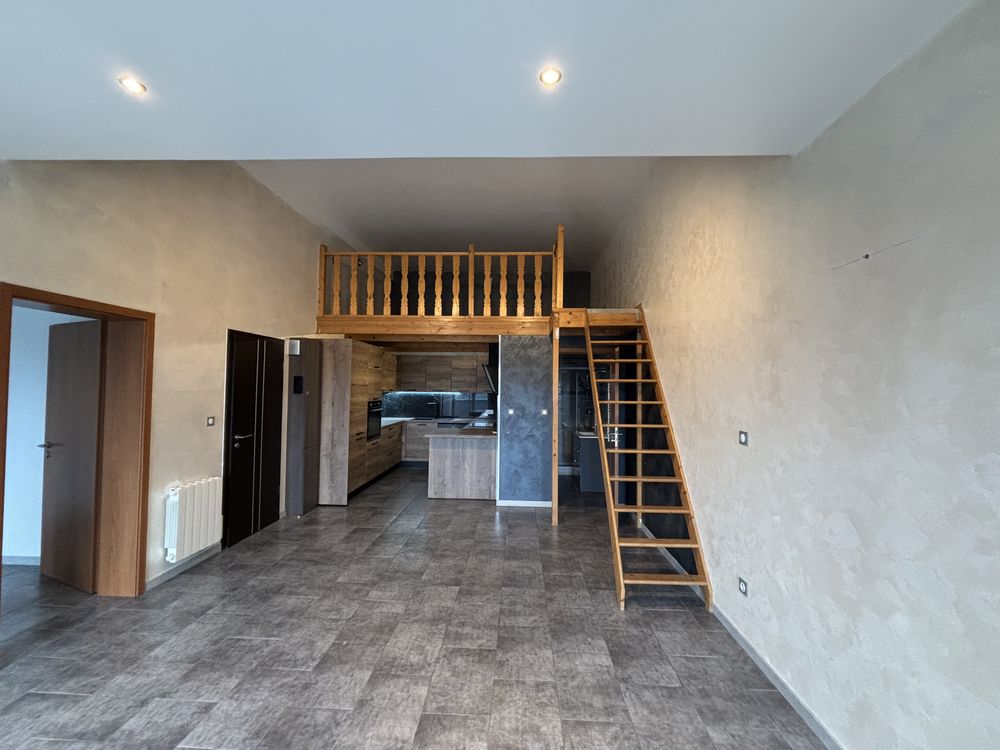 Bel appartement dans une petite copropriété.