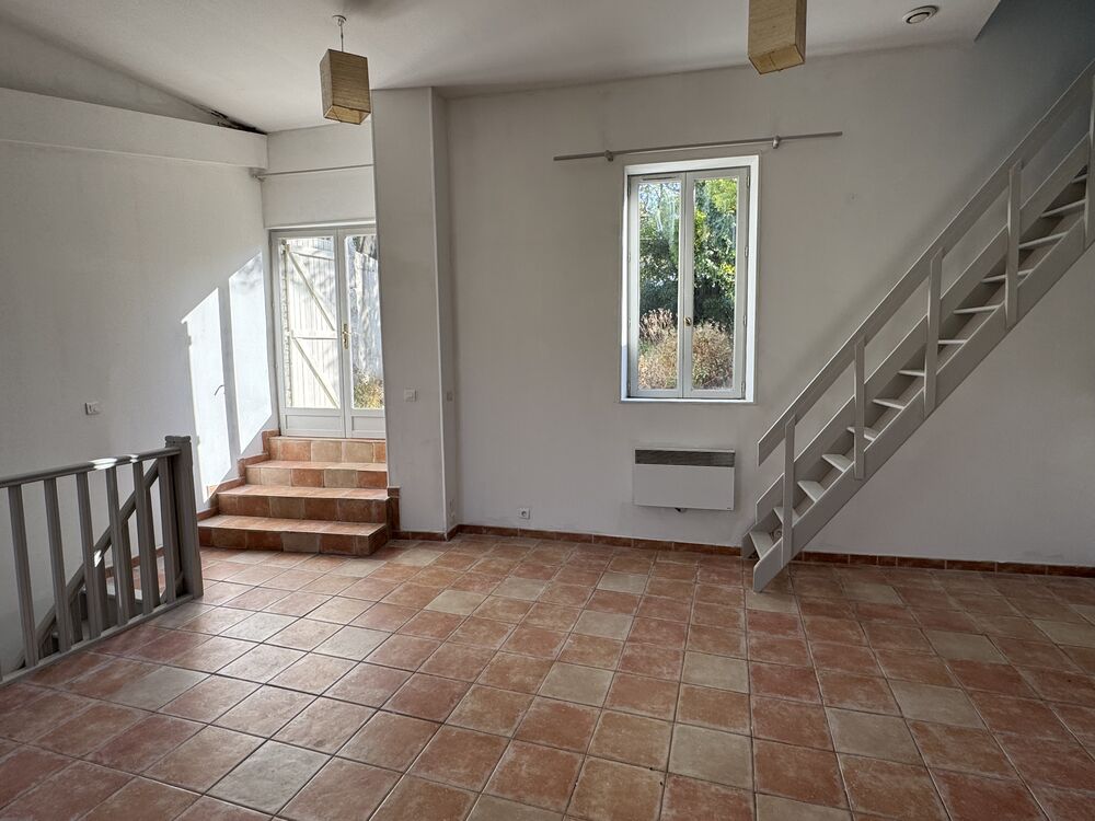 PARTICULIER A SIGOULES, T2 REFAIT À NEUF, BOX+JARDIN
