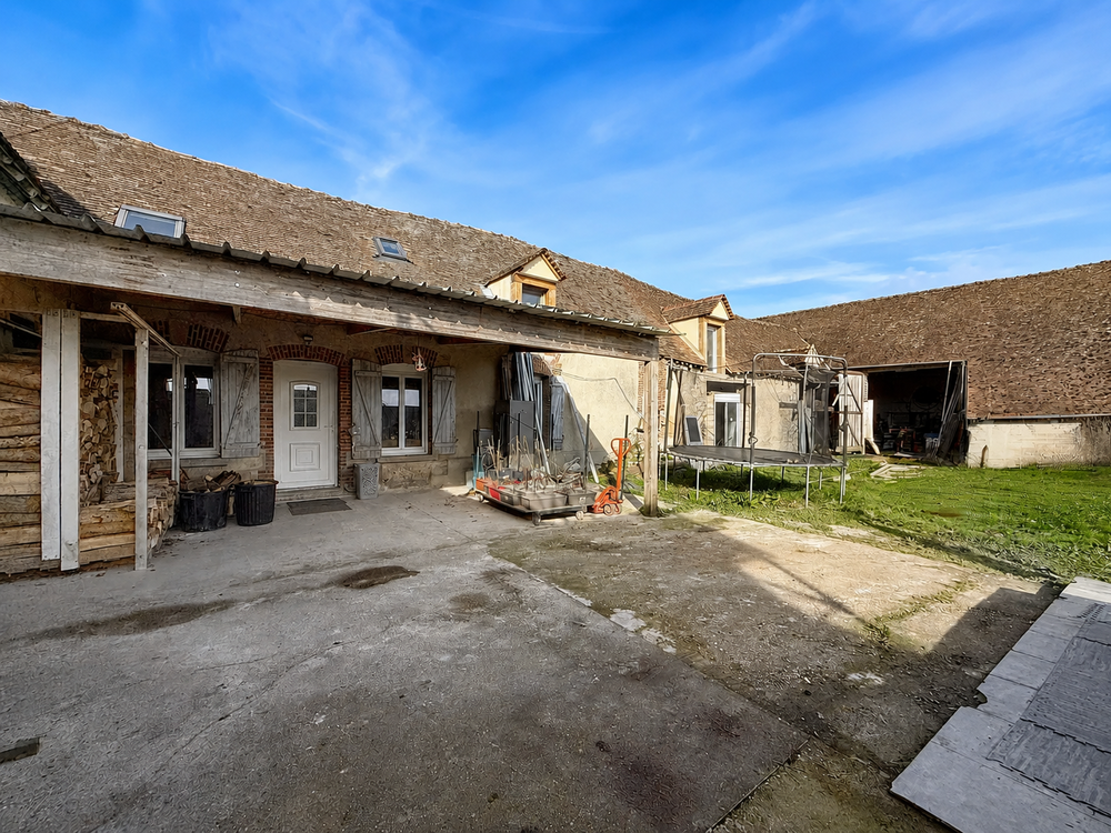 CORPS DE FERME AVEC TRAVAUX