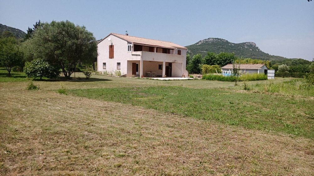 Propriété de 5732 m2 avec une parcelle constructible