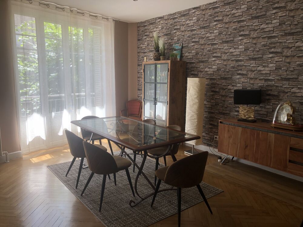 Appartement rénové petite copropriété centre ville calme