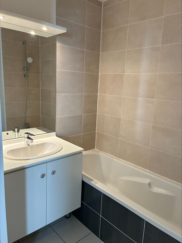 T2 42m² LYON 7 GIRONDINS - ASCENSEUR - CALME - DPE C -