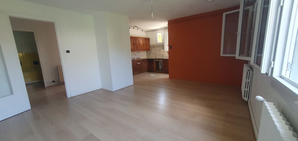 T 4 dans Maison à CORENC