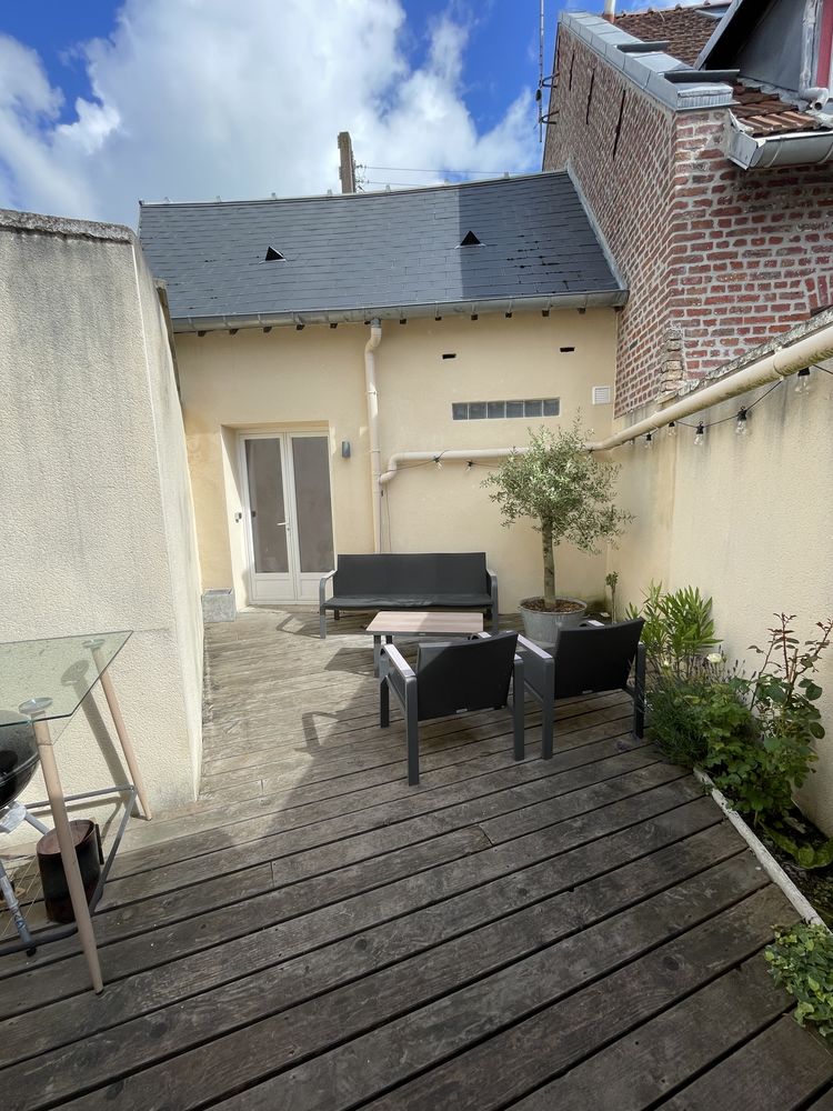 Maison de ville avec cour et garage - Quartier Rémicourt
