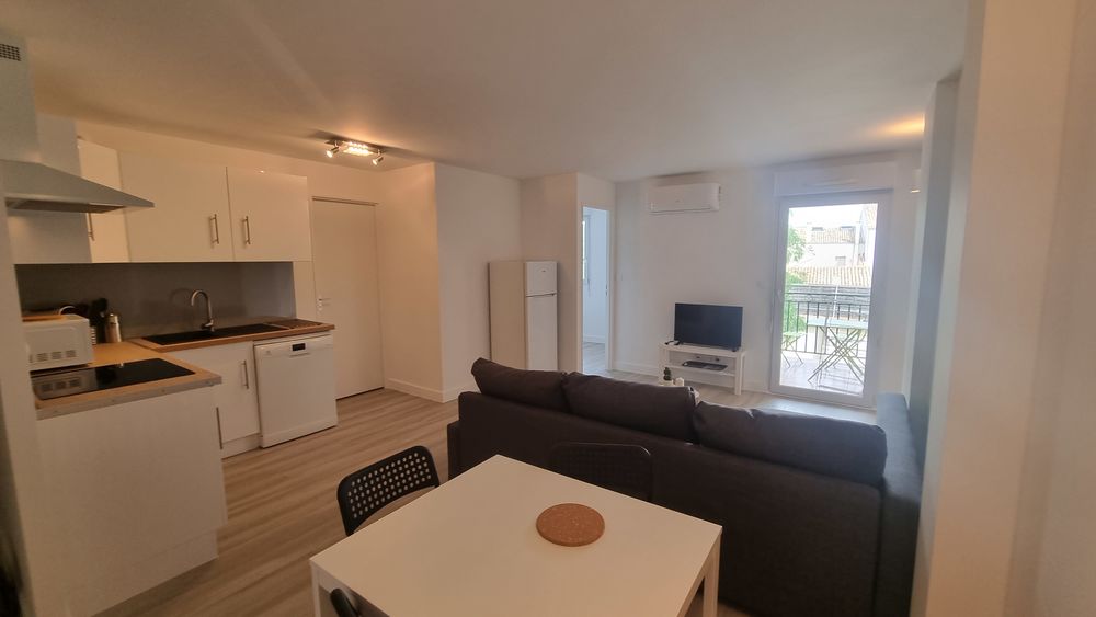 F2 Meublé BALCON au centre de FRONTIGNAN