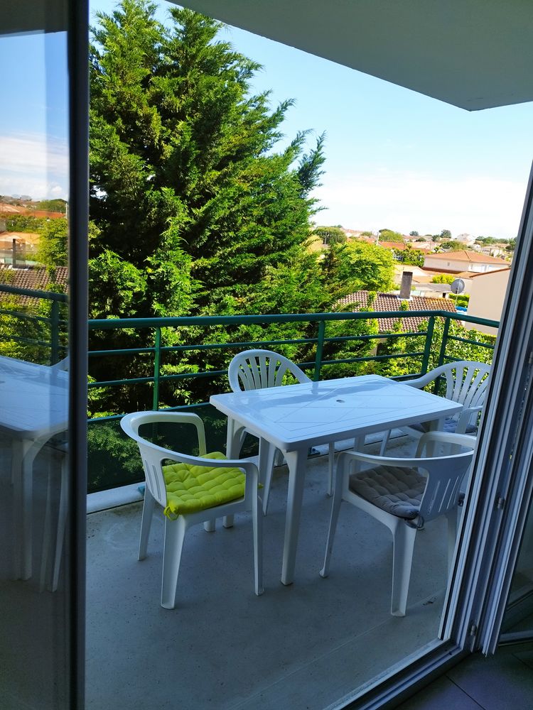 T2 à Royan avec balcon proche bus commerces et plage