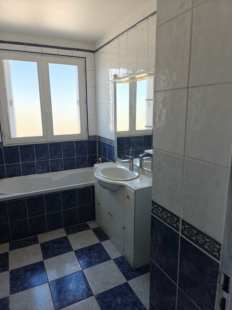 Neuilly-sur-Marne €" F4 traversant de 84 m², balcon plein sud, box fermé et cave.