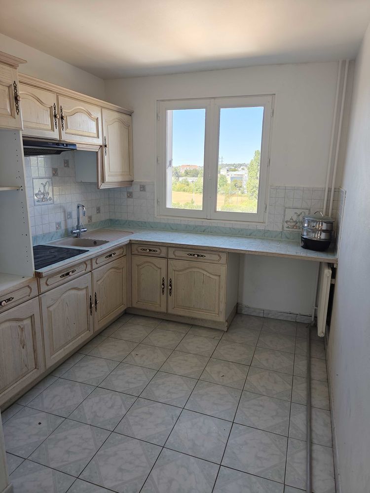 Neuilly-sur-Marne €" F4 traversant de 84 m², balcon plein sud, box fermé et cave.