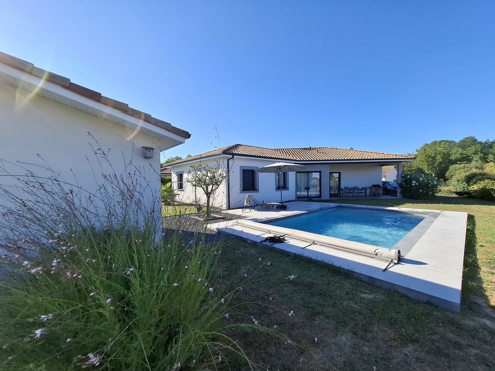 Belle maison moderne 5 pièces de plain-pied à Benquet