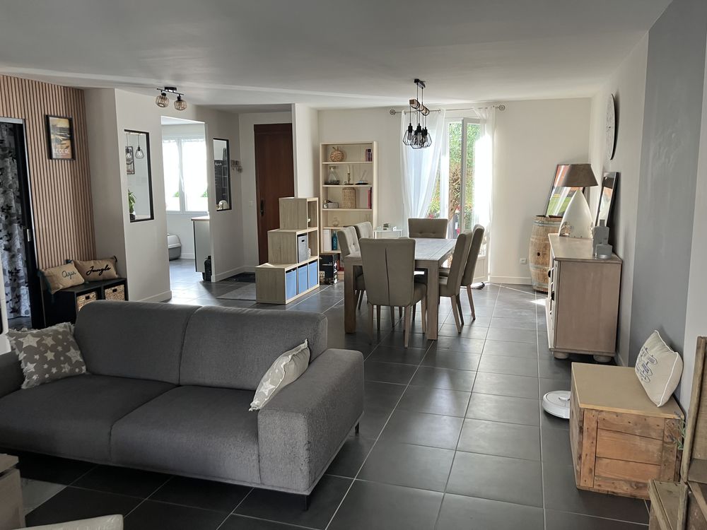 Maison familiale de plain-pied 162 m² avec piscine