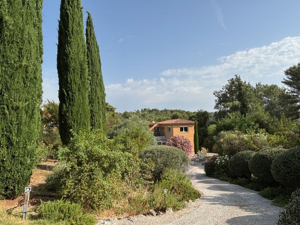 Belle propriété de 225 m² avec piscine, ascenseur et dépe