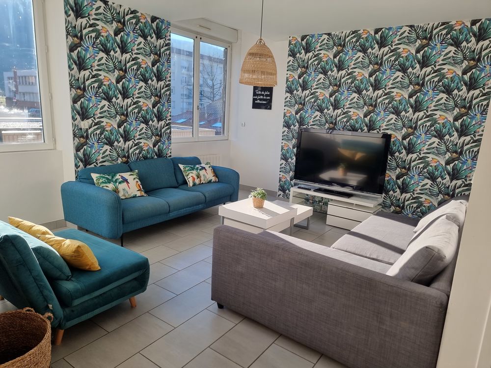 particulier T3 MEUBLE / EQUIPE / TERRASSE / PARKING