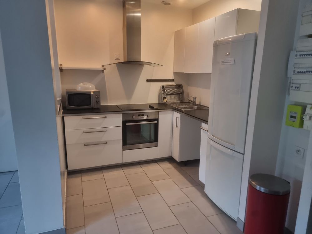 particulier T3 MEUBLE / EQUIPE / TERRASSE / PARKING