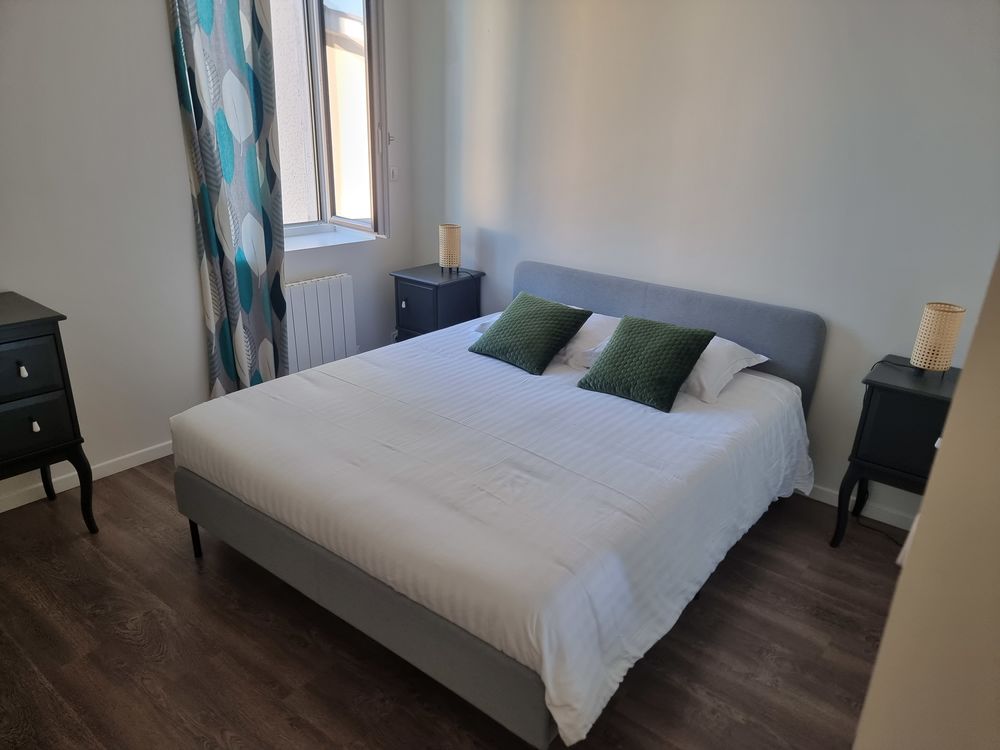 particulier T3 MEUBLE / EQUIPE / TERRASSE / PARKING