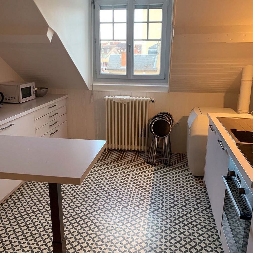 séjour/salle à manger de 25m², cuisine ouverte/équipée