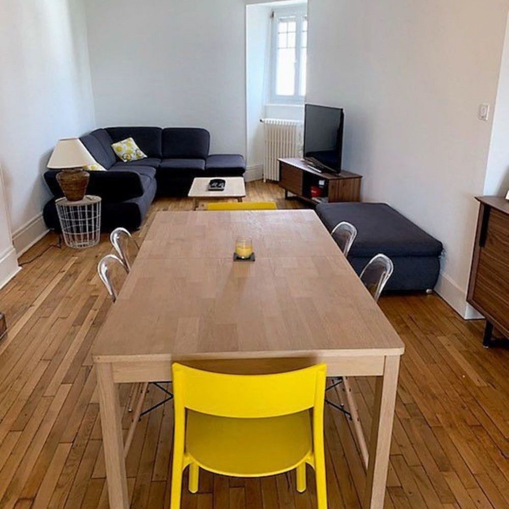 séjour/salle à manger de 25m², cuisine ouverte/équipée
