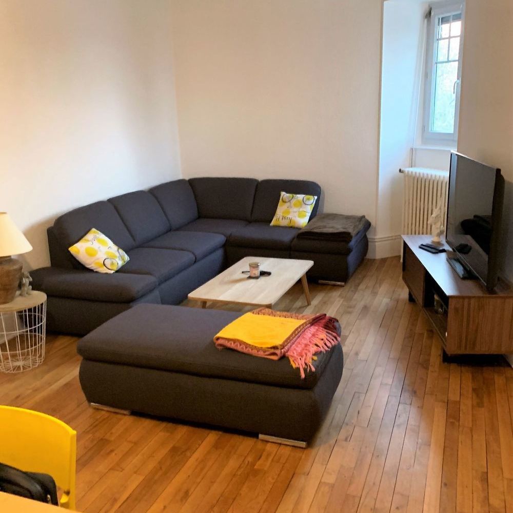séjour/salle à manger de 25m², cuisine ouverte/équipée