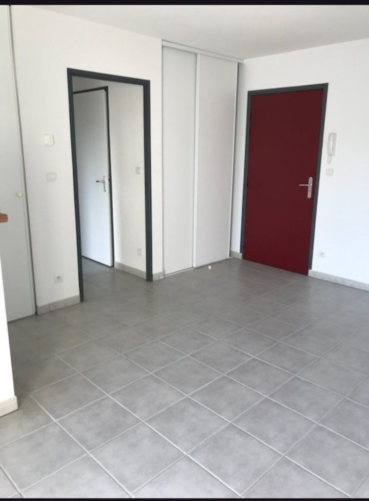Propriétaire propose à l achat T2 + 1 place de parking