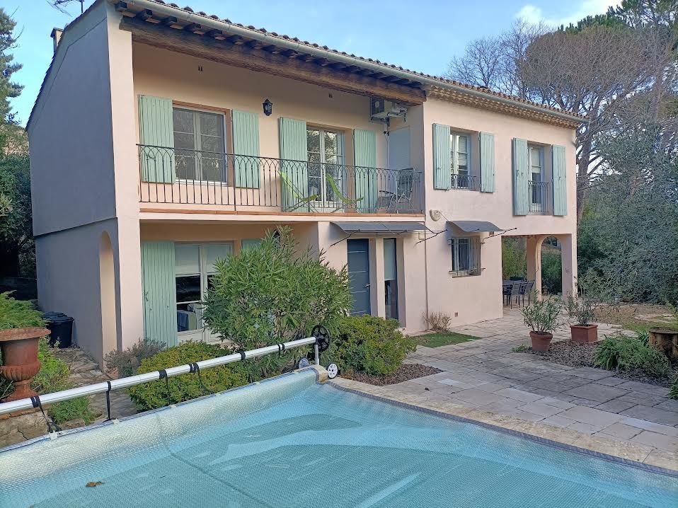 A Nîmes (Gard), vendons maison climatisée de 205 m²