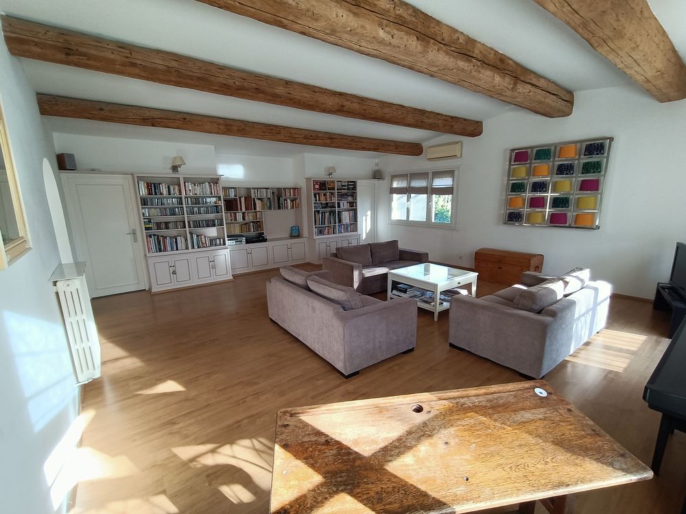 A Nîmes (Gard), vendons maison climatisée de 205 m²