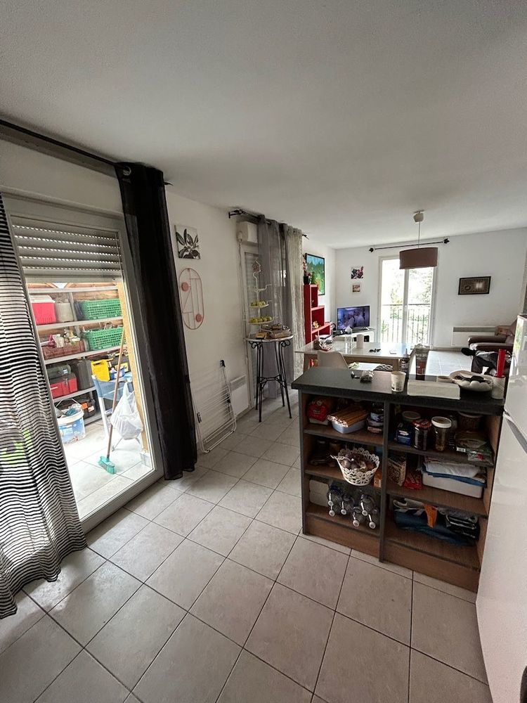 APPARTEMENT 3 PIàCES - 63,2 m² - GRASSE, ROUTE DE LA MARIGARDE Terrasse plein ouest, deux parkings en sous-sol, résidence avec piscine et ascenseur.