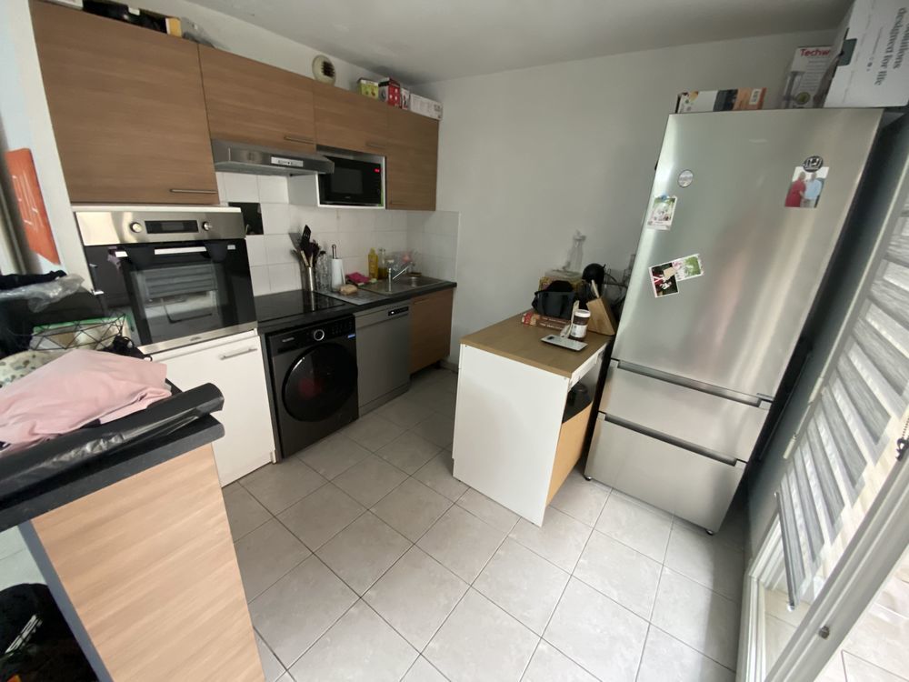 APPARTEMENT 3 PIàCES - 63,2 m² - GRASSE, ROUTE DE LA MARIGARDE Terrasse plein ouest, deux parkings en sous-sol, résidence avec piscine et ascenseur.