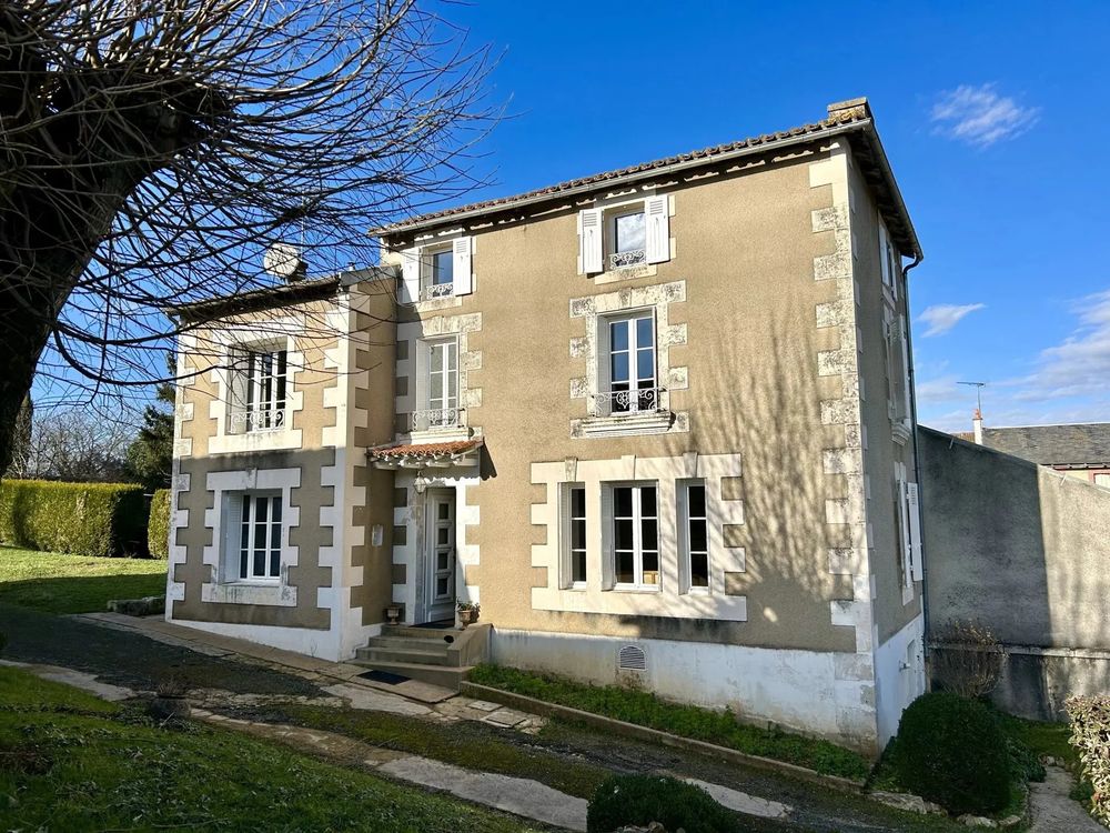 ENSEMBLE IMMOBILIER 210m2 -VOUNEUIL-SOUS-BIARD 86580-375000€