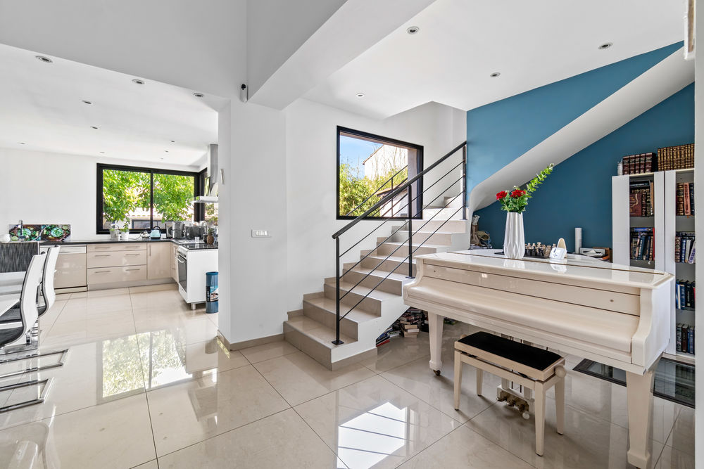 Maison d'architecte 224 m² dépendance, piscine et jardin