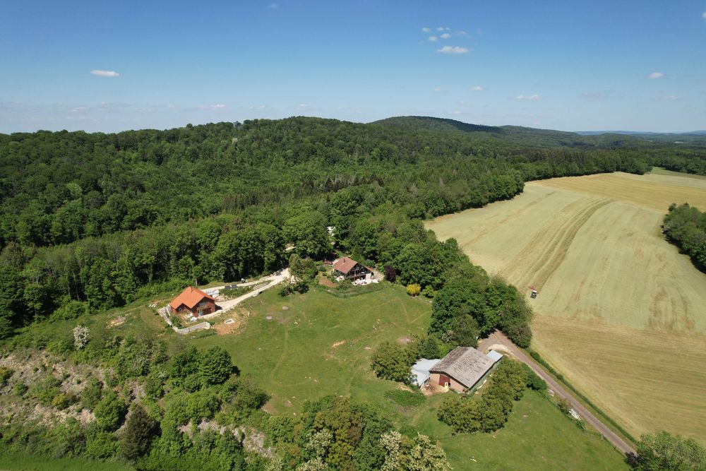 à€ VENDRE €" DOMAINE TOURISTIQUE à€ FORT POTENTIEL DANS LE DOUBS