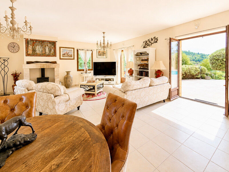 Propriété élégante de 4 chambres avec piscine et appartement