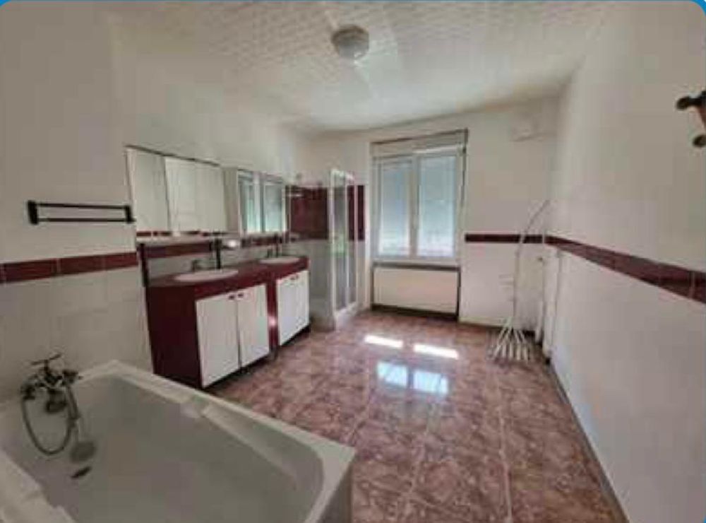 F5 libre situé à Morre 25660 840euros