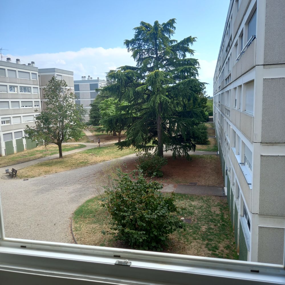 T3 QUARTIER PISCINE DANS RESIDENCE SECURISEE ENTOURE PARC
