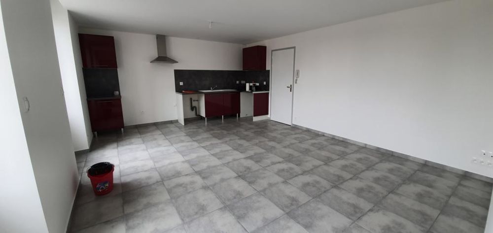 Appartement 3 pièces centre ville de Saint genis de Saintong