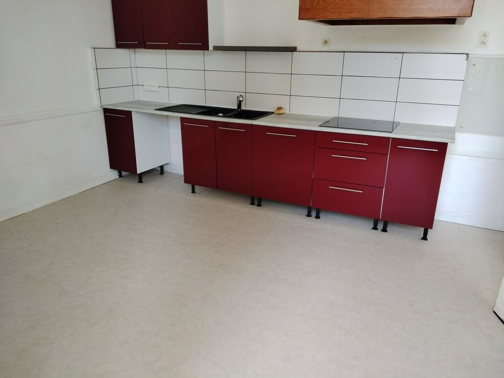 grande maison centre ville de Champdeniers, environ 160m2 h,