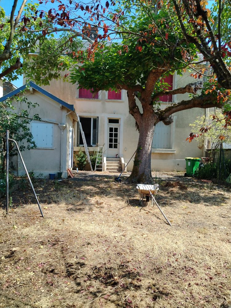 grande maison centre ville de Champdeniers, environ 160m2 h,
