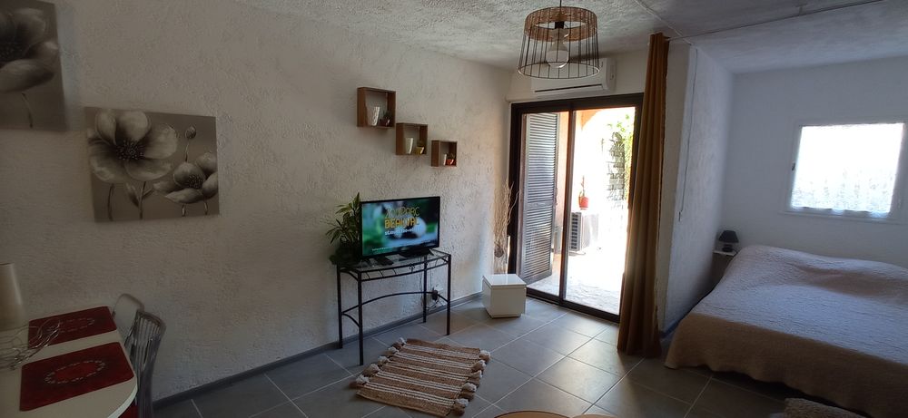 Studio lumineux ,climatisé dans résidence calme