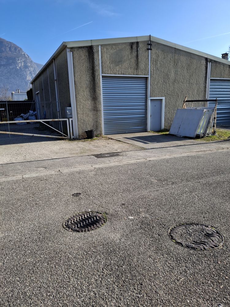 maison avec locaux de stockages