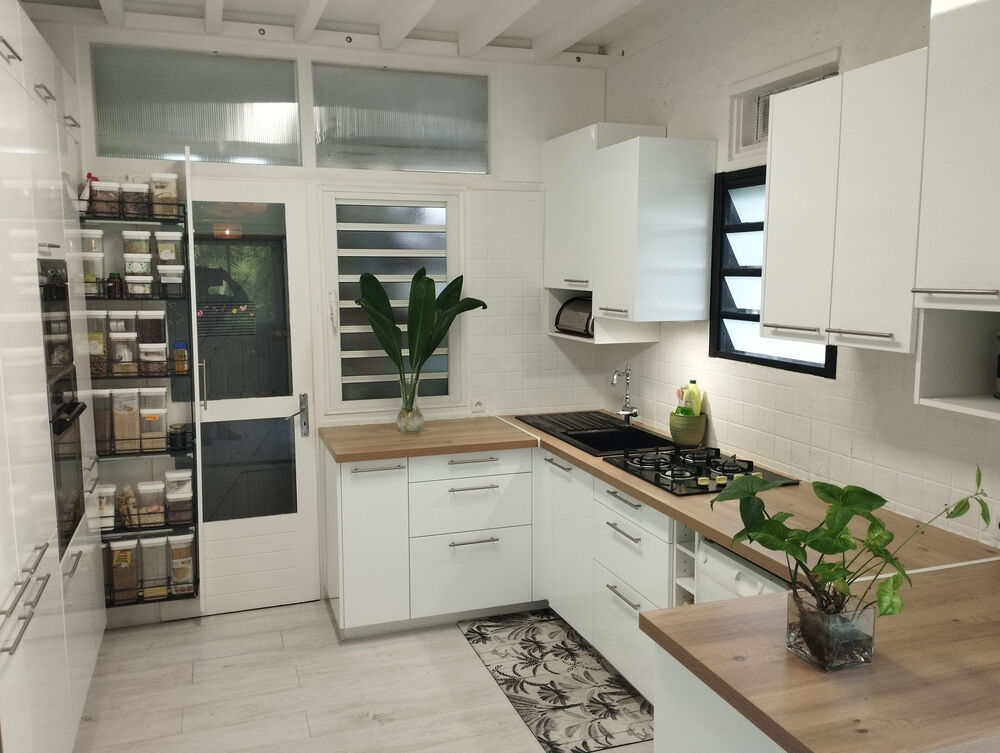 VILLA Bourbon bois 350000€, refaite et très astucieuse T 4/5